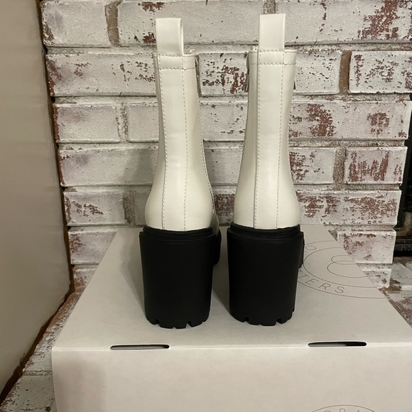 NIB Urban Outfitters UO Zip Up Boot White Brand New - Picture 3 of 7